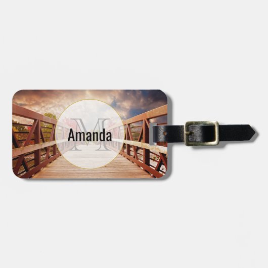 Rustikale Holzbrücke in der Country Monogram Gepäckanhänger (Vorderseite horizontal)