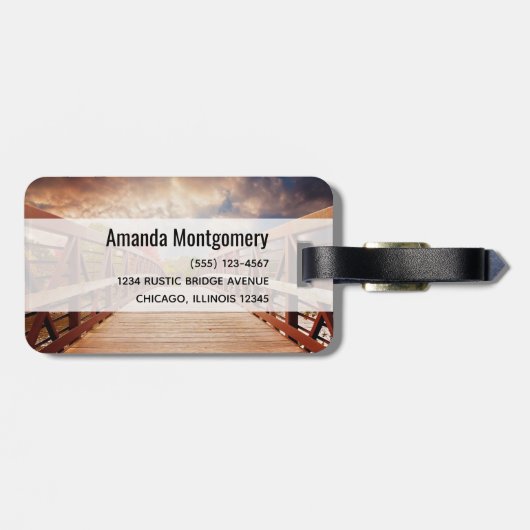 Rustikale Holzbrücke in der Country Monogram Gepäckanhänger (Rückseite horizontal)