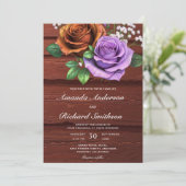 Rustikale Holzburnt Orange Rose Hochzeit Einladung (Stehend Vorderseite)