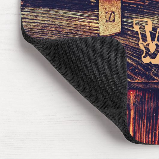 Rustikale hölzerne Tür mit antiker Mousepad (Ecke)