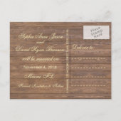Rustikale Holzfass-Hochzeit SAVE THE DATE geschnit Ankündigungspostkarte (Rückseite)