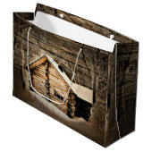 Rustikale Holzhütte im Grünen Große Geschenktüte (Vorderseite Schrägansicht)