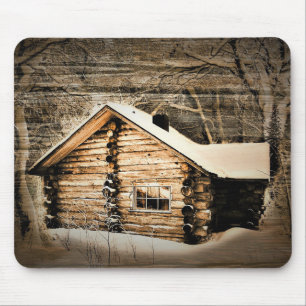 Rustikale Holzhütte im Grünen Mousepad