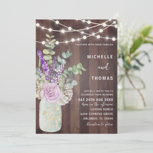 Rustikale Holzmason Jar & Floral Wedding Einladung (Stehend Vorderseite)