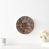 Rustikale Holzpalette Weiße römische Ziegelfamilie Runde Wanduhr (Zuhause)