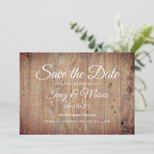 Rustikale Holzpanels Rainbow Confetti Save the Dat Save The Date (Stehend Vorderseite)