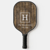 Rustikale Holzplanen mit DIY-Farbrahmen, Monogramm Pickleball Schläger (Rückseite)