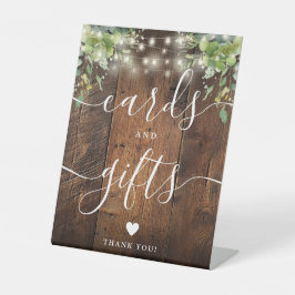 Rustikale Holzreihen beleuchten Grünflächen und Ge Sockelschild