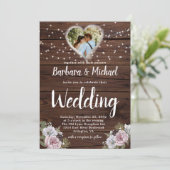 Rustikale Holzsaitenlichter Foto Blumenhochzeit Einladung (Stehend Vorderseite)