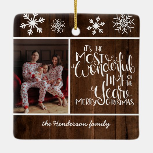 Rustikale Holzschneeflocke Wunderschöne Zeit Keramikornament (Rückseite)