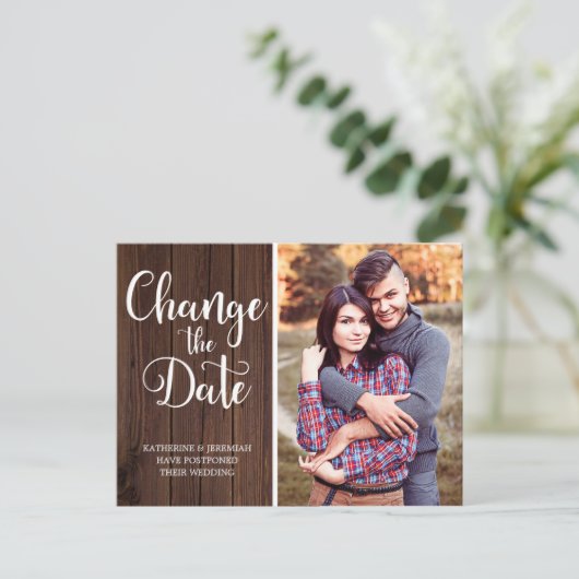 Rustikale Holzskripte verändern das Datum Postkarte (Stehend Vorderseite)