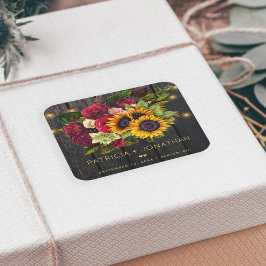 Rustikale Holzsonnenblumen und bordeauxfarbene Ros Quadratischer Aufkleber