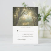 Rustikale Holzstring Lights Hochzeitskarte RSVP (Stehend Vorderseite)