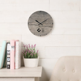 Rustikale Holztextur mit Logo Große Wanduhr