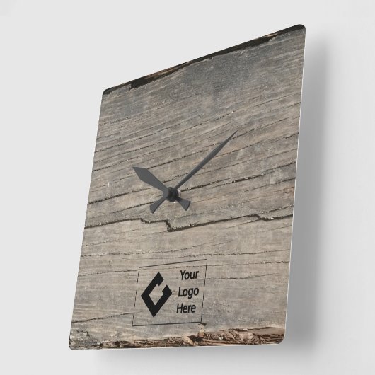 Rustikale Holztextur mit Logo Quadratische Wanduhr (Winkel)
