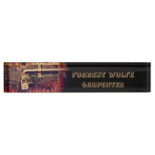 Rustikale Holztür mit antikem Messingschloss Namensplakette (Vorderseite)