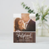 Rustikale Holztypografie - Hochzeitsszenario Postkarte (Stehend Vorderseite)