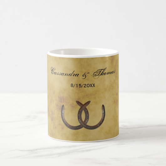 Rustikale Hufeisen auf einem abgenutzten Hintergru Kaffeetasse (Mittel)