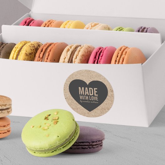 Rustikale Imitate Kraft und graues Herz aus Liebe Runder Aufkleber