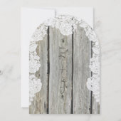 Rustikale Imitate Lace Barn Wood Wedding Einladung (Rückseite)