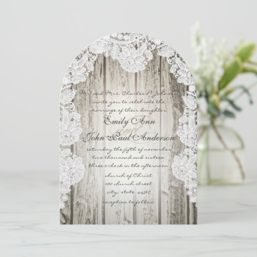 Rustikale Imitate Lace Barn Wood Wedding Einladung (Stehend Vorderseite)