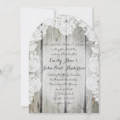 Rustikale Imitate Lace Barn Wood Wedding Einladung (Vorderseite)