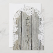 Rustikale Imitate Lace Barn Wood Wedding Einladung (Rückseite)