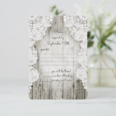 Rustikale Imitate Lace Barn Wood Wedding RSVP Karte (Stehend Vorderseite)