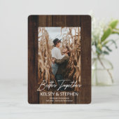 Rustikale Imitate Wood Better Together Foto Verlob Ankündigung (Stehend Vorderseite)
