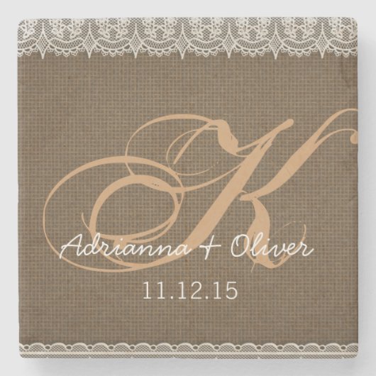 Rustikale Jute-Spitzen-Monogramm-Hochzeit Steinuntersetzer (Vorderseite)