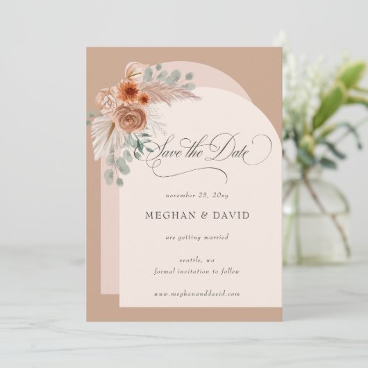 Rustikale Kalligrafie Boho Terracotta Pampas Save The Date (Stehend Vorderseite)