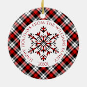 Rustikale Karo Roter Schwarzer Tartan Schneeflocke Keramik Ornament (Hinten)