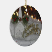 Rustikale Kirche Weihnachten Personalisiertes Orna Keramik Ornament (Rechts)
