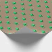 Rustikale Kraft hellgrüne Sterne Geschenkpapier (Ecke)