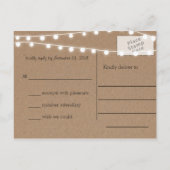 Rustikale Kraft Paper String Lights Wedding RSVP Einladungspostkarte (Rückseite)