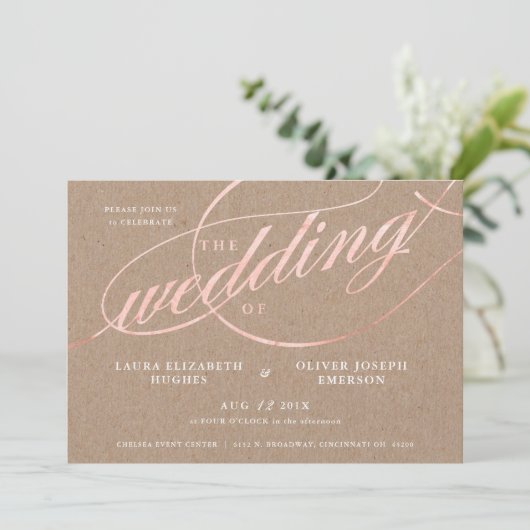 Rustikale Kraft & Rose Gold Script Hochzeit Einladung (Stehend Vorderseite)