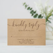 Rustikale Kraft String Lights Blumenschrift RSVP Karte (Stehend Vorderseite)