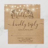 Rustikale Kraft String Lights Blumenschrift RSVP Karte (Vorne/Hinten)