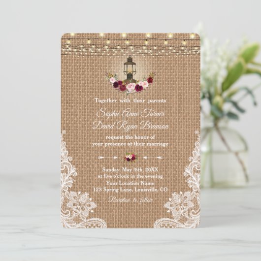 Rustikale Lace Burlap Lantern String Lights Hochze Einladung (Stehend Vorderseite)