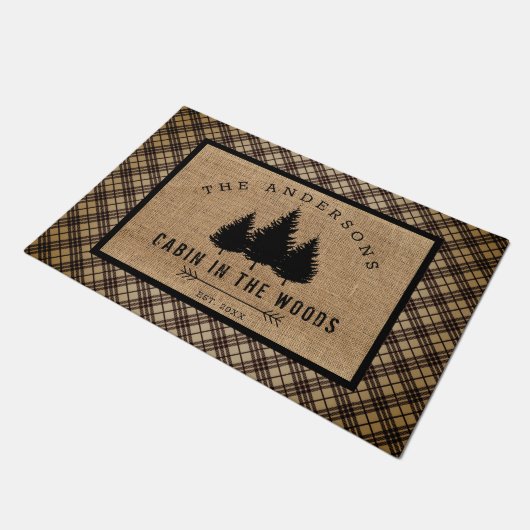 Rustikale Landfamilie Kabine im Wald Fußmatte (Schrägansicht)