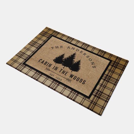 Rustikale Landfamilie Kabine im Wald Fußmatte (Schrägansicht)