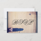 Rustikale Landholz-Latch-Hochzeitungs-RSVP-Antwort RSVP Karte (Rückseite)