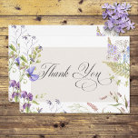 Rustikale Lavendel & Wildblumen Weiß Dankeskarte<br><div class="desc">Mit unserer rustikalen Hochzeitskarte, die so kreiert wurde, dass sie das Wesentliche Ihres besonderen Tages mit seinem bezaubernden Design einfangen kann. Stellen Sie sich eine saubere, weiße Kulisse vor, in der Sie einen ruhigen und romantischen Ton für Ihre Feier festlegen können. Die Einladung ist mit einem zarten Rahmen aus ätherischen...</div>