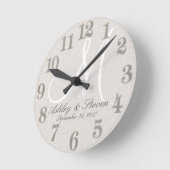 Rustikale Leine mit weißer Monogramm Runde Wanduhr (Winkel)