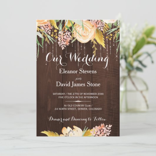 Rustikale Lichter aus Holz botanische Blumenhochze Einladung (Stehend Vorderseite)