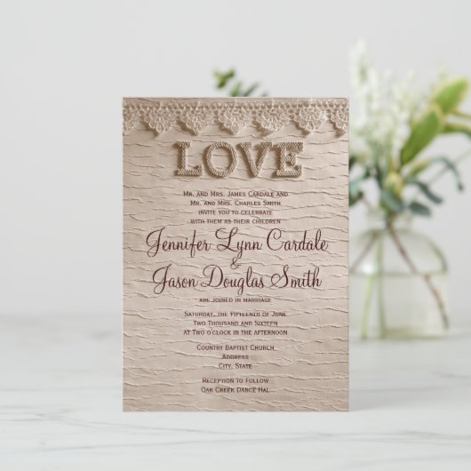 Rustikale LIEBE Hochzeitsfeiern Einladung (Stehend Vorderseite)
