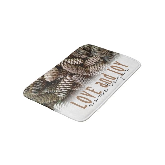 Rustikale Liebe und Joy Pine Cone Badematte (Schrägansicht)