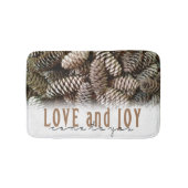 Rustikale Liebe und Joy Pine Cone Badematte (Vorderseite)