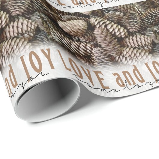Rustikale Liebe und Joy Pine Cone Geschenkpapier (Rolleneckpunkt)