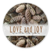 Rustikale Liebe und Joy Pine Cone Keramikknauf (Vorderseite)